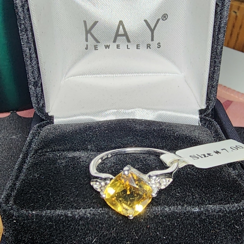 Kay Jewelers Princess Cut Citrine w/ Diamond Hearts Birthstone Ring